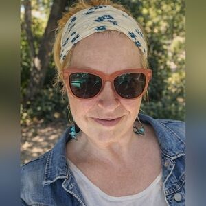 Meet your Posher, Cynthia